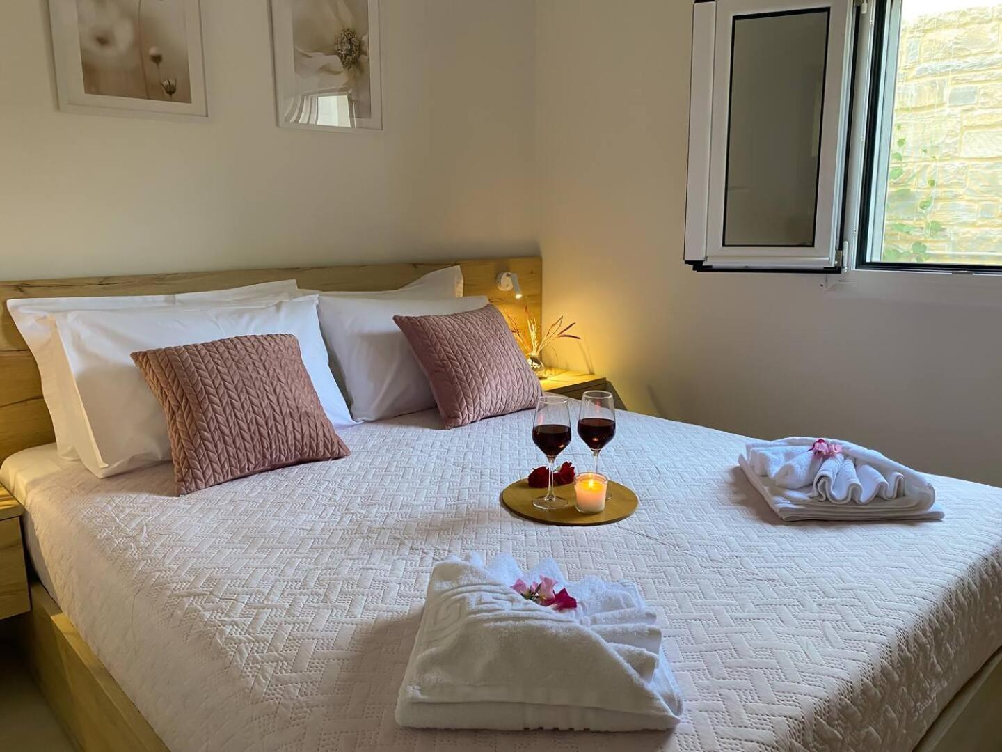 Maistro Suites With Pool, Matala Экстерьер фото