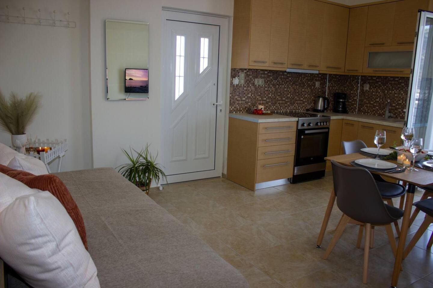 Maistro Suites With Pool, Matala Экстерьер фото